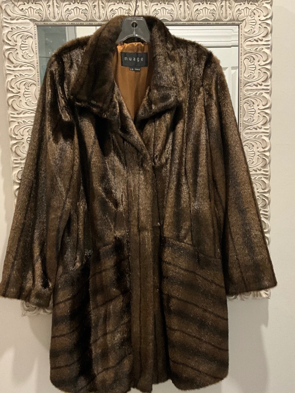 Faux fur Coat Brand: Nuage. Size: Large